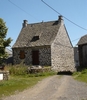 maison à la sortie du village 